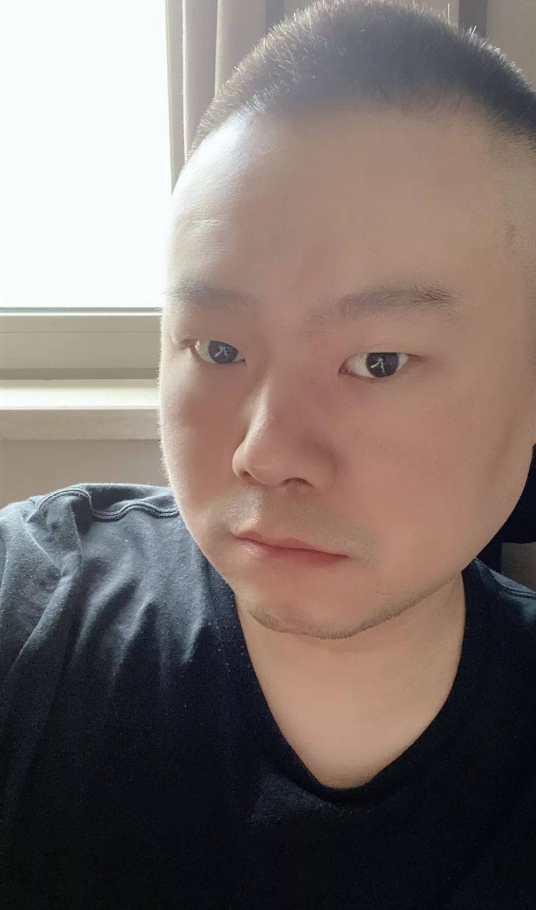 岳云鹏喊话“我和谢霆锋是竞品”岳云鹏喊话，我和谢霆锋是竞品——探寻喜剧与影视的跨界魅力