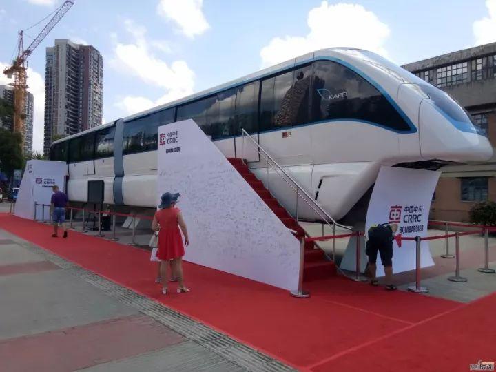 柳州书记：违建轻轨透支人民信任关于柳州书记称违建轻轨透支人民信任的说法，确实存在。但这并不是对某一事件的具体描述，而是对当前一些地方在城市建设和管理方面存在问题的普遍反映。