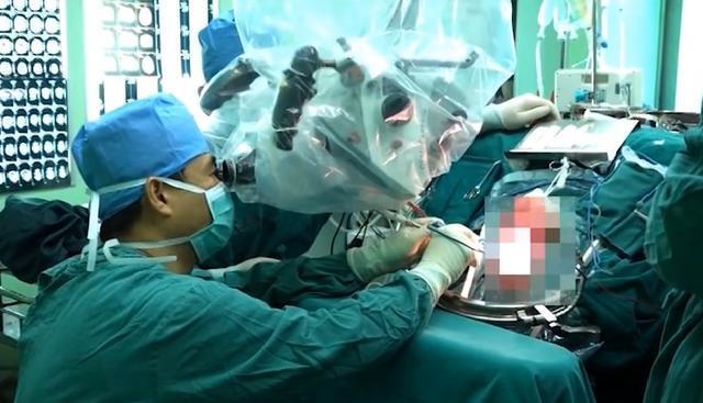 00后男生0.6秒飞针采血惊呆患者飞针采血高手，00后男生惊艳四座，仅需0.6秒