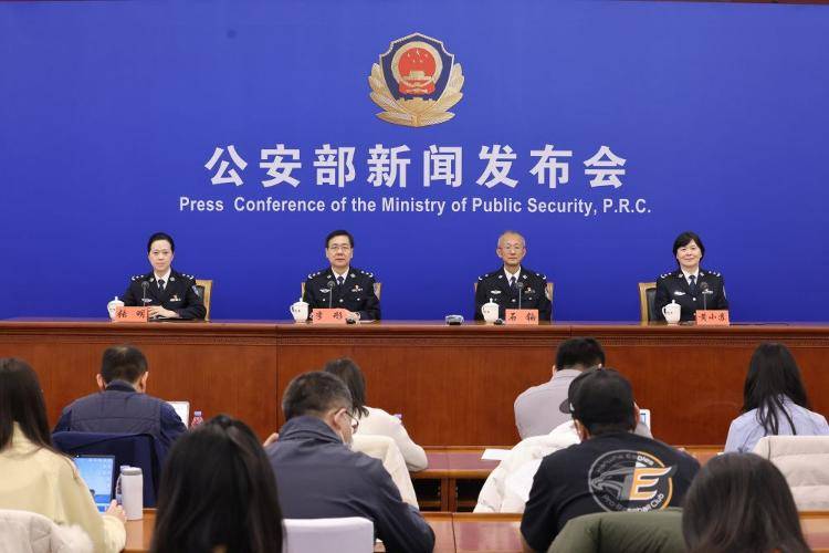 公安依法打击非法破解无人机黑客公安部门依法打击非法破解无人机黑客行动，维护网络安全