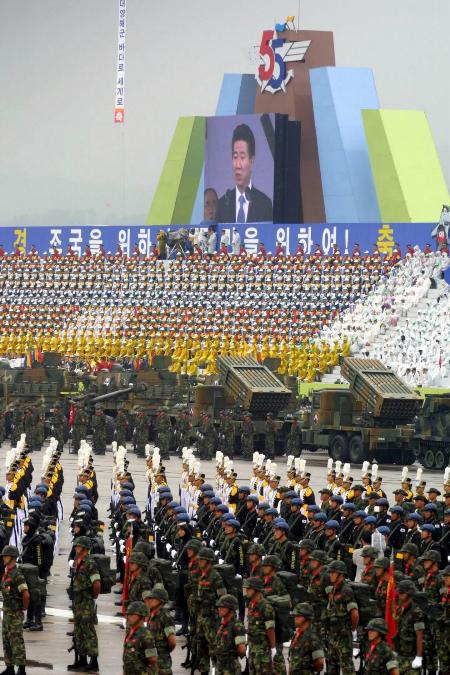 韩国的阅兵式视频关于韩国的阅兵式视频，可以在各大视频网站或社交媒体平台上搜索相关关键词，如韩国阅兵式、韩国国庆阅兵等，会有很多相关的视频出现。