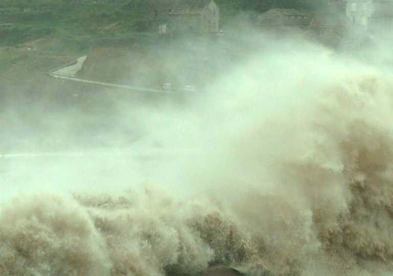 台风登陆广东沿海将掀巨浪视频台风登陆广东沿海掀起巨浪的震撼视频