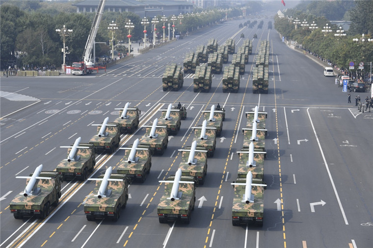 阅兵这些画面首公开阅兵式上公开的画面包括多个方面，例如受阅部队的精神风貌、武器装备的展示等。这些画面首次公开时，通常会受到广泛的关注和报道。